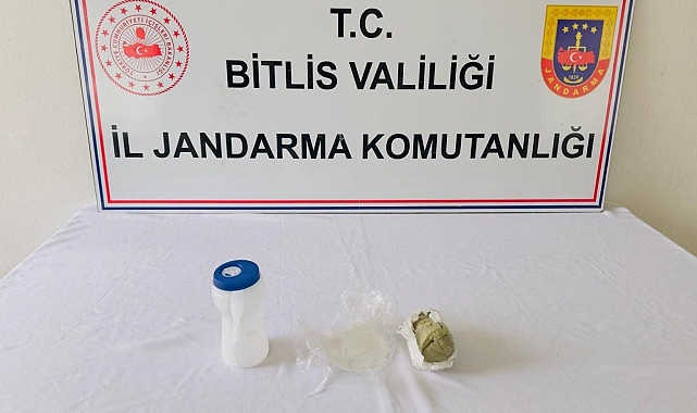 Bitlis&#039;te Göçmen Kaçakçılığı ve Uyuşturucu Operasyonu: 3 Düzensiz Göçmen ve Uyuşturucu Madde Ele Geçirildi
