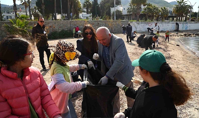Bodrum&#039;da Deniz Çöpü İzleme Etkinliği: 3 Bin 303 Adet Atık Toplandı