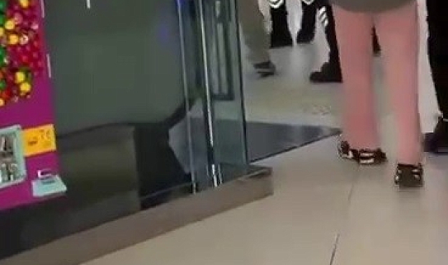 Bursa Kent Meydanı AVM&#039;de Müşteri ve Güvenlik Görevlisi Arasında Tartışma