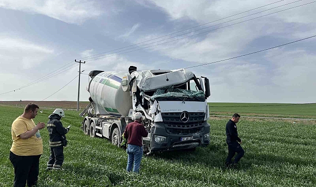 Çorlu&#039;da Kontrolden Çıkan Beton Mikseri Tarlaya Uçtu: Sürücü Yaralı