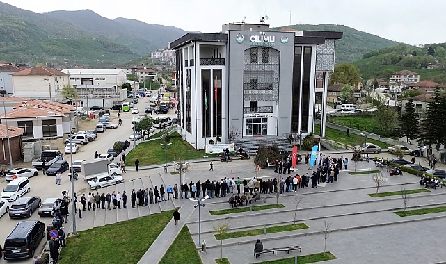 Düzce&#039;de Kestane Üretimini Artırma Hamlesi: Vatandaşlara 5 Bin Ücretsiz Fidan Dağıtıldı