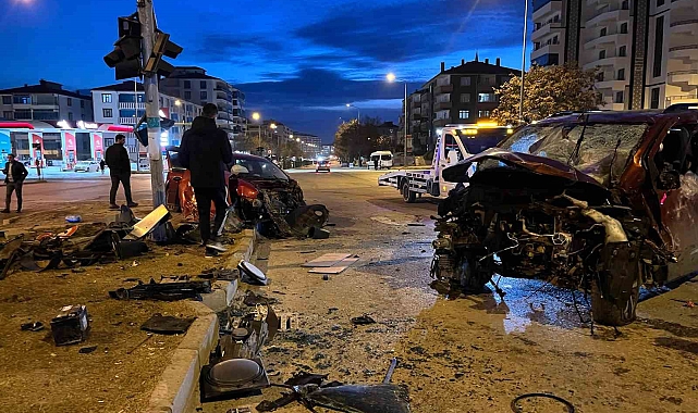 Elazığ&#039;da Trafik Kazası: 5 Yaralı