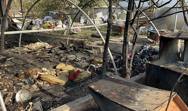 Elektrik telinden çıkan kıvılcım evi küle çevirdi