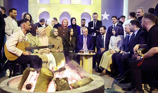 Erdoğan&#039;dan Gençlere Moral Ziyareti: Müzik ve Sohbet Bir Arada