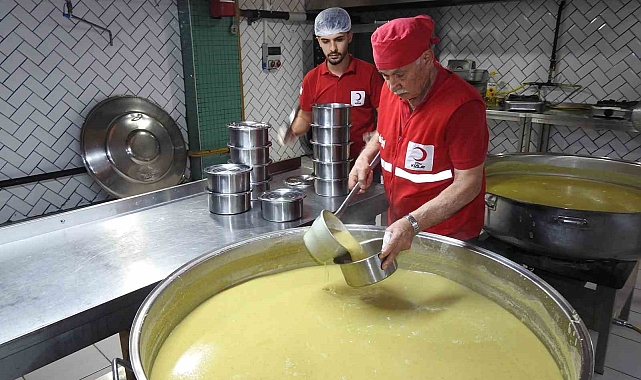 Gaziantep&#039;te 78 Yaşındaki Gönüllü Aşçı İhtiyaç Sahipleri İçin Yemek Yapıyor