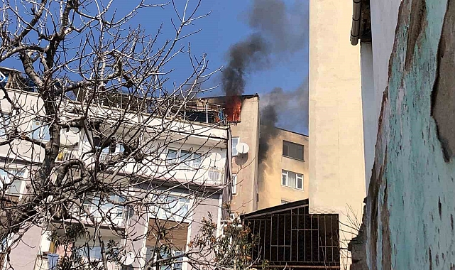 Gemlik&#039;te Elektrik Kontağı Yangını: Boş Daire Kül Oldu