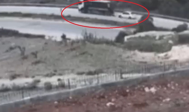 Hatay&#039;da Feci Kaza: Otomobil Hafriyat Kamyonuna Ok Gibi Saplandı, 1 Ölü, 1 Yaralı