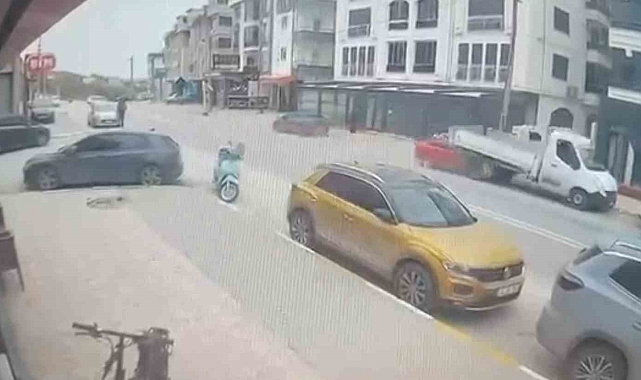 Hızlı otomobil kamyonetin altına girdi