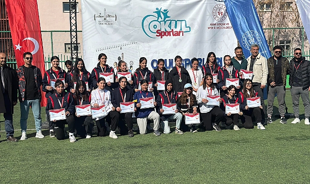 Iğdır 15 Temmuz Lisesi Kadın Futbol Takımı Doğu Anadolu Şampiyonu!