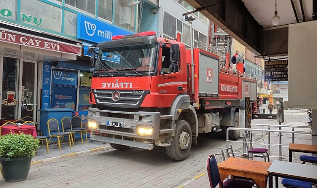 Iğdır&#039;da İstanbul Pasajı&#039;nda Çatı Katından Yükselen Dumanlar İtfaiyeyi Harekete Geçirdi