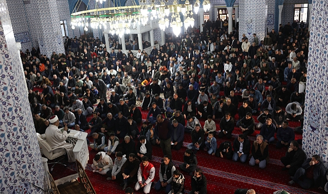 Iğdır'da Ramazan Bayramı Coşkusu: Türkiye'nin İlk Bayram Namazı Kılındı