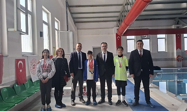 Iğdır İnönü Ortaokulu, Okul Sporları Yüzme Küçük Erkekler Kategorisinde İl Birincisi Oldu