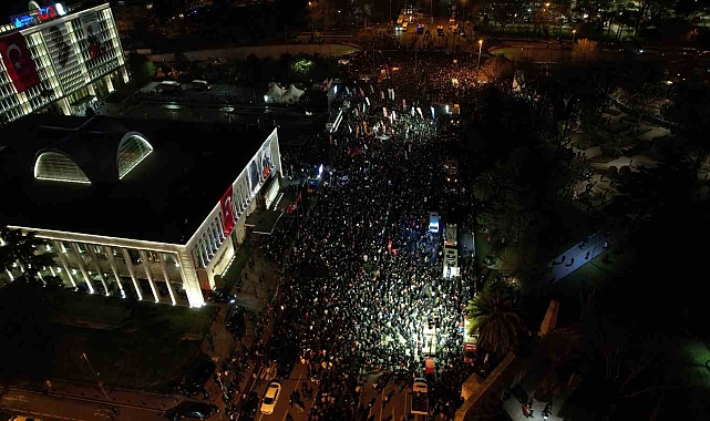 İmamoğlu Gözaltısı Sonrası CHP&#039;den İBB Önünde Açıklama