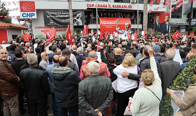 İmamoğlu&#039;nun gözaltına alınması sonrası Adana&#039;da CHP&#039;liler partide toplandı