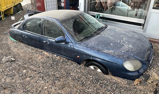 İş Makinesi Su Borusunu Patlattı: Kahramanmaraş&#039;ta İş Yerleri ve Araçlar Sular Altında Kaldı