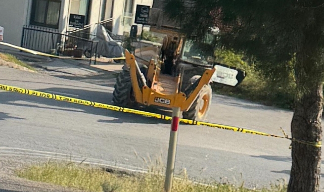 İzmir Çeşme&#039;de Kepçe Operatörüne Silahlı Saldırı: Saldırgan Yaya Olarak Kaçtı