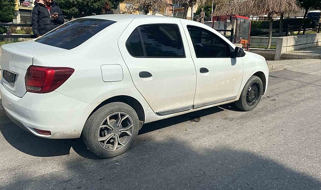 İzmir&#039;de Korsan Taksi Sürücüsü Gasp Girişiminden Kurtuldu, 3 Şüpheli Tutuklandı