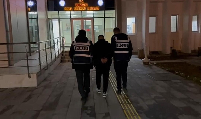 İzmir&#039;de Uyuşturucu Operasyonu: 2 Bin 464 Sentetik Ecza Ele Geçirildi, 1 Tutuklama