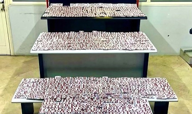 İzmir&#039;de Uyuşturucu Operasyonu: Binlerce Hap Ele Geçirildi, 2 Tutuklama