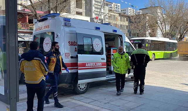 İzmit&#039;te Korkutan Olay: 12 Yaşındaki Çocuk Ambulansın Önüne Atladı