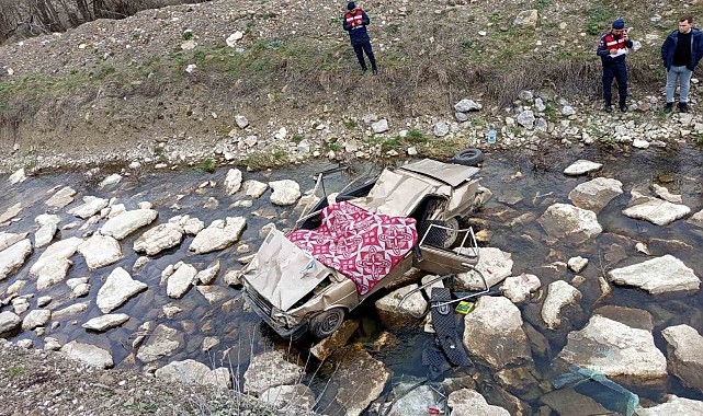 Kastamonu&#039;da Feci Kaza: Tofaş Çaya Uçtu, 1 Ölü, 1 Yaralı