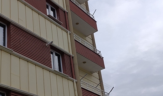 Kayseri&#039;de 4. Kattan Düşen Şahıs Hayatını Kaybetti