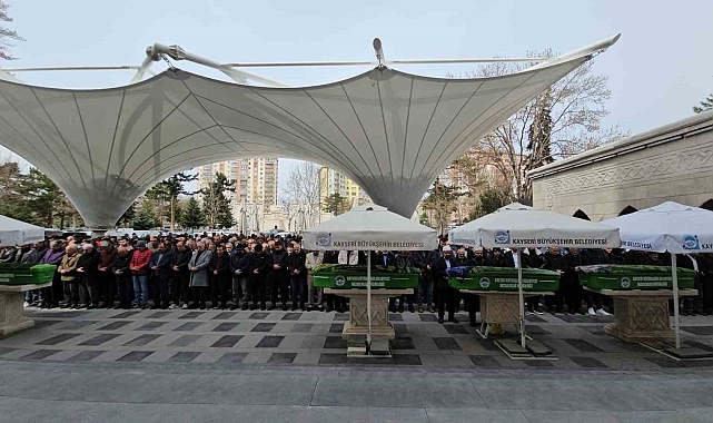 Kayseri&#039;de Kızının Bıçakladığı Anne Son Yolculuğuna Uğurlandı
