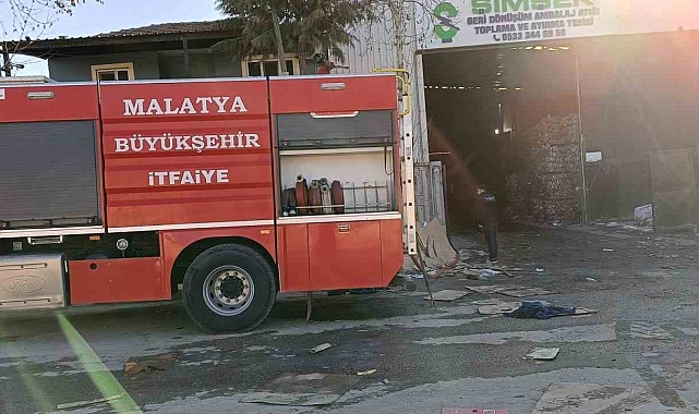 Malatya&#039;da geri dönüşüm fabrikasında yangın