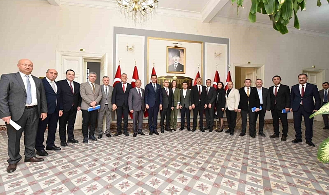 Manisa Valisi Özkan&#039;dan Sahipsiz Hayvanlar İçin Ortak Çözüm Çağrısı