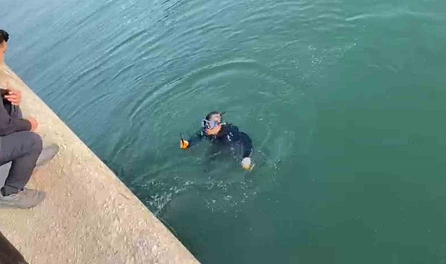 Mersin&#039;de Denize Düşen Telefonu Dalgıç İtfaiyeci Kurtardı