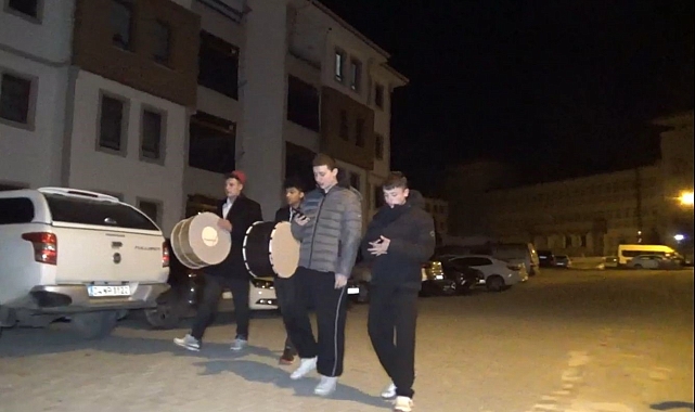 Mudurnu&#039;da Lise Öğrencilerinden Ramazan Davulu Geleneği