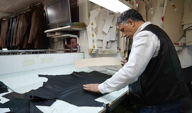 Muş&#039;ta 38 Yıllık Ustalık: Kenan Bilir, Deri Mont Zanaatını Yaşatıyor