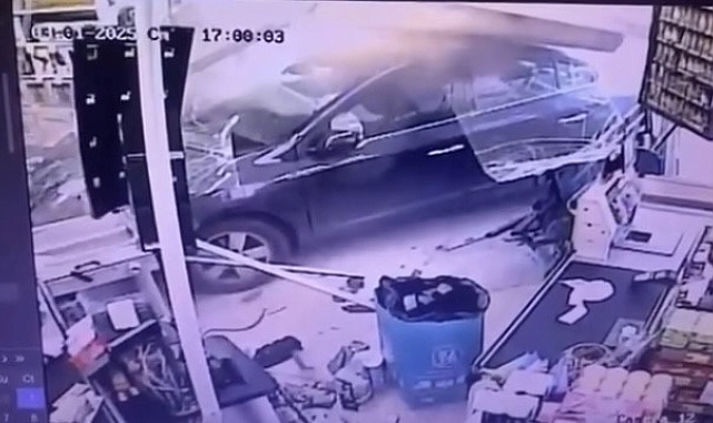 Ordu Ünye&#039;de Otomobil Markete Daldı: 3 Yaralı