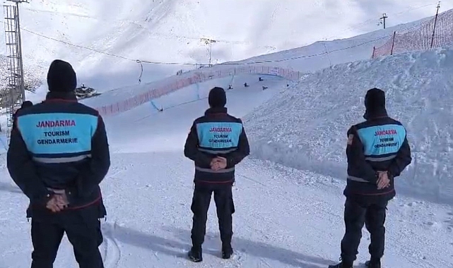 Palandöken&#039;de Güvenli Kayak İçin Jandarma Denetimleri Aralıksız Sürüyor