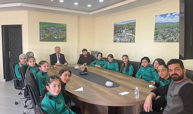 Şampiyonlardan başkan Elma&#039;ya ziyaret