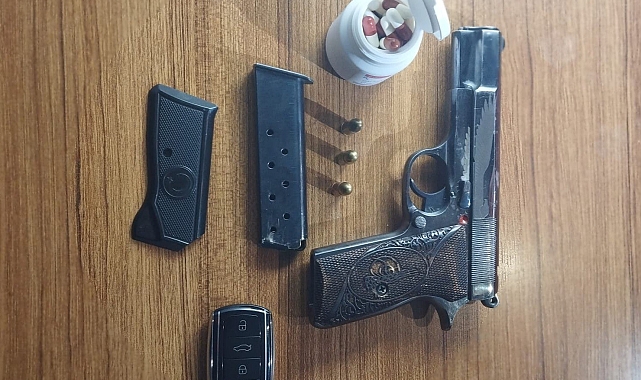 Samsun&#039;da Çalıntı Araç Operasyonu: Silah ve Uyuşturucu Ele Geçirildi