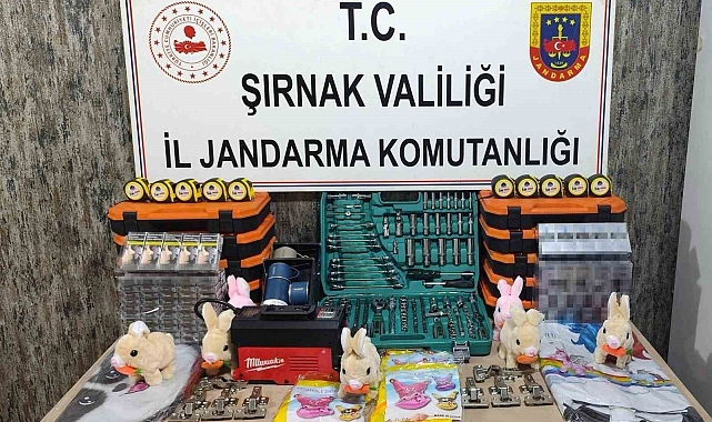 Şırnak&#039;ta Jandarmadan Büyük Kaçakçılık Operasyonu: 4.5 Milyon TL&#039;lik Kaçak Malzeme Ele Geçirildi