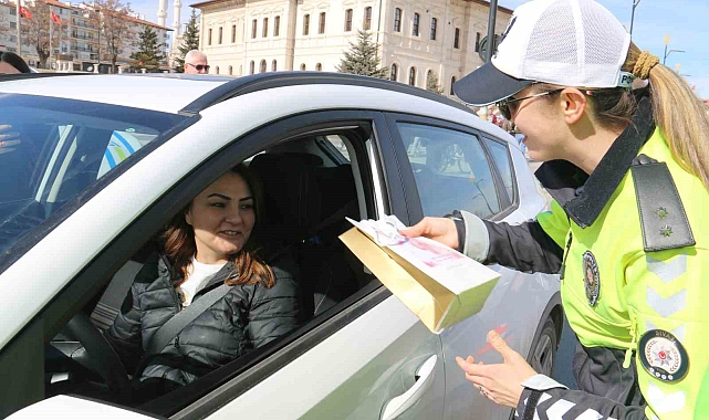 Sivas&#039;ta Kadın Sürücülere 8 Mart Sürprizi
