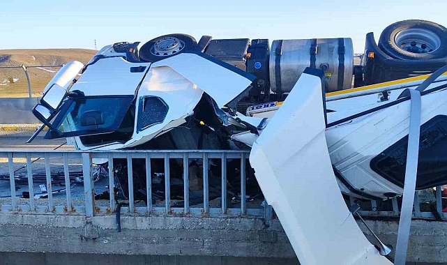 Sivas&#039;ta Süt Yüklü Tır Devrildi: Sürücü Hayatını Kaybetti