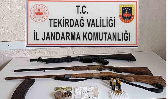 Tekirdağ&#039;da Jandarmadan Kaçakçılık Operasyonu: Silah, Uyuşturucu ve Tütün Ele Geçirildi