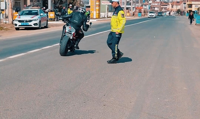 Tekirdağ&#039;da Jandarmadan Kaçan Motosiklet Sürücüsü Yakalandı: 31 Bin TL Ceza Kesildi