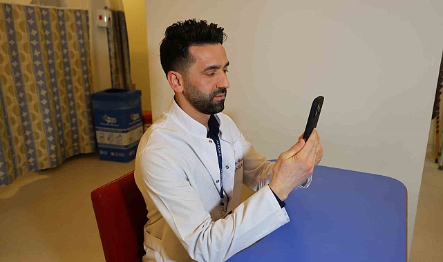 Teknoloji Bağımlılığına Dikkat! &quot;Text Neck&quot; Sendromu Yaygınlaşıyor