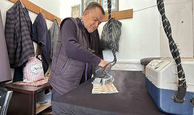 Tokat&#039;ta 47 Yıllık Terziden İlginç Alışkanlık: Müşterilerinden Aldığı ve Verdiği Paraları Ütülüyor
