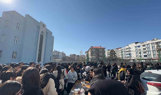 Van&#039;da Duygu Dolu Veda: Öğretmenleri Rukiye Saklı İçin Helva Kavurdu