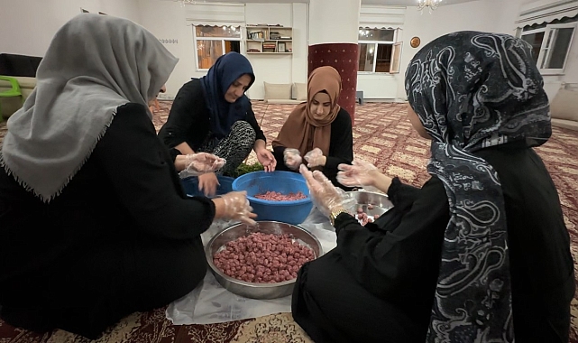 Yüksekova&#039;da 3 Yıllık Gelenek: Bayram Sabahı &quot;Doğaba Çorbası&quot; İkramı