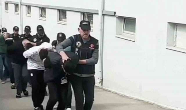 Adana&#039;da Otoparkta Uyuşturucu Operasyonu: 6 Tutuklama