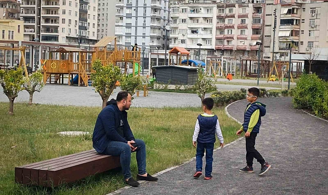 Adana'da Vatandaşlar Yeni Millet Bahçesi'ne Akın Etti