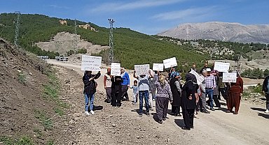Adıyaman'ın Ozan Köyü Sakinlerinden Hayvan Barınağına Tepki: "Başkan Kendi Köyüne Yapsın!"