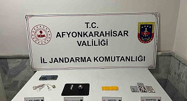 Afyonkarahisar'da Jandarmadan Uyuşturucu Operasyonu: Tır Şoförü Suçüstü Yakalandı