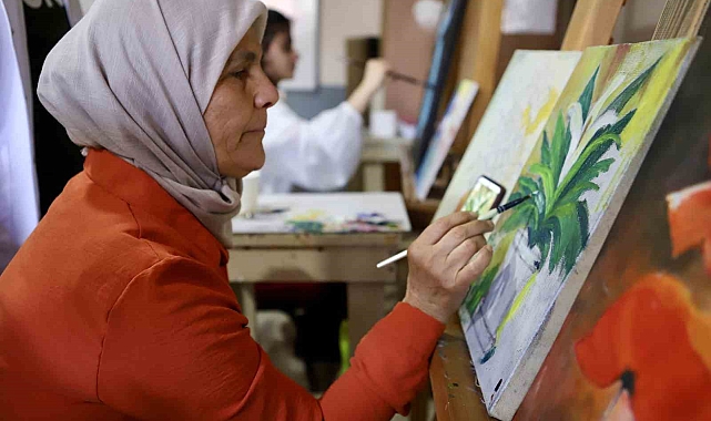 Ağrılı Zihniye Teyze 62 Yaşında Resim Hayaline Kavuştu: &quot;Renklerle Özgürleşiyorum&quot;